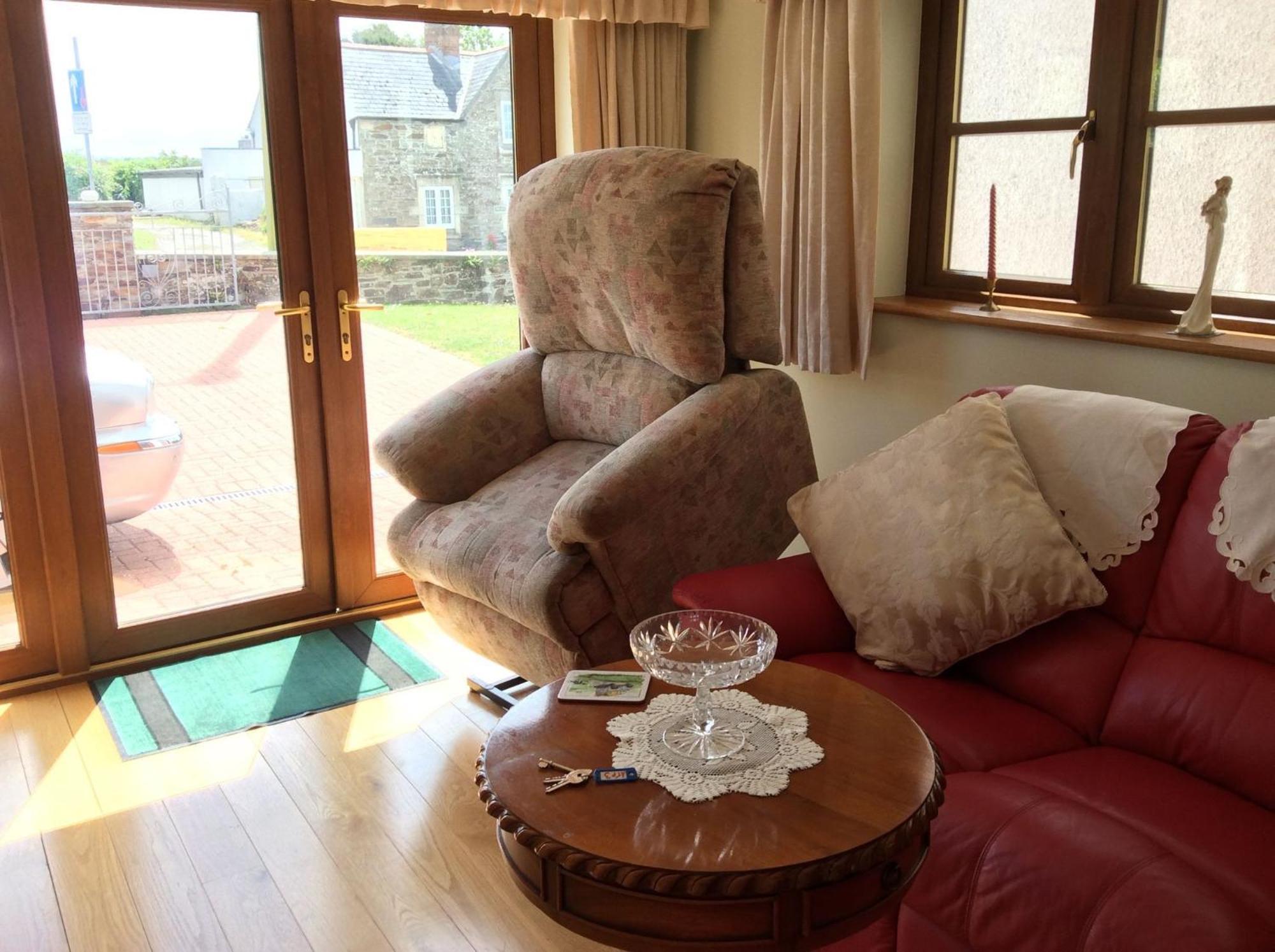 Room In Apartment - Bluebell Apartment Suite With Separate Lounge Area 트루로 외부 사진
