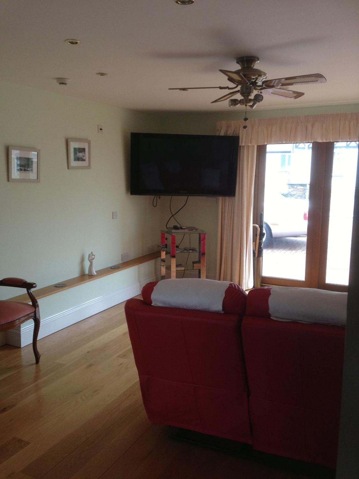 Room In Apartment - Bluebell Apartment Suite With Separate Lounge Area 트루로 외부 사진